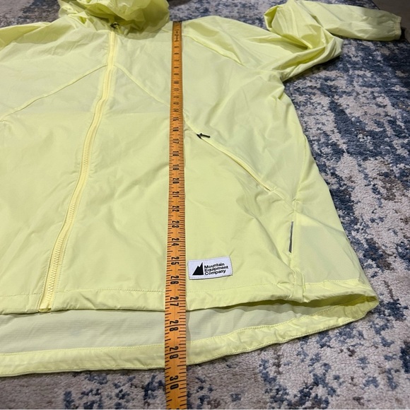 Mountain Equipment Company Yellow Light Weight Packable Hooded Windbreaker Large - Picture 12 of 12